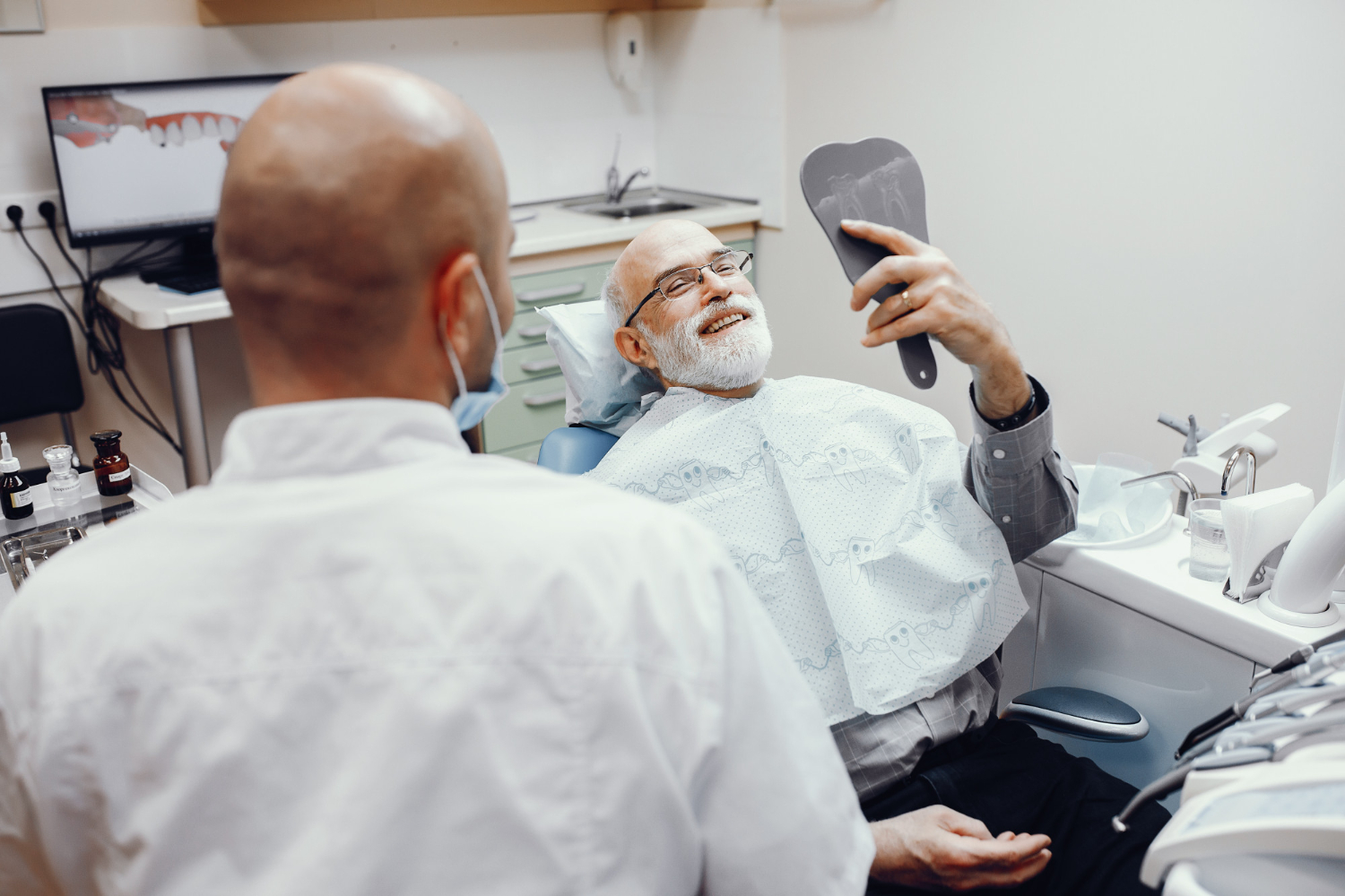 Procedimento de implante dentário na Pró-Dental