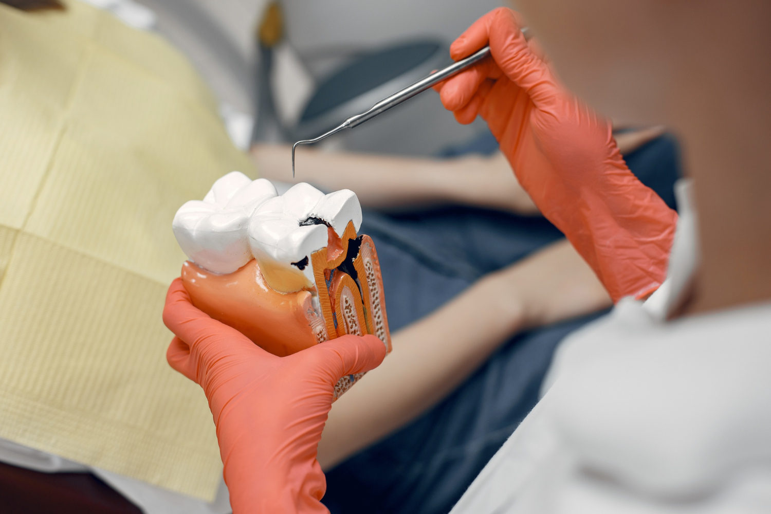 Tratamento endodôntico com microscópio operatório